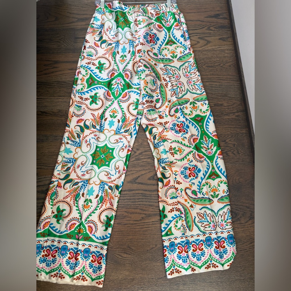 Rachel Zoe Multicolor Paisley Patterned Pants in flowy satin fabric. Worn once. - Picture 4 of 4